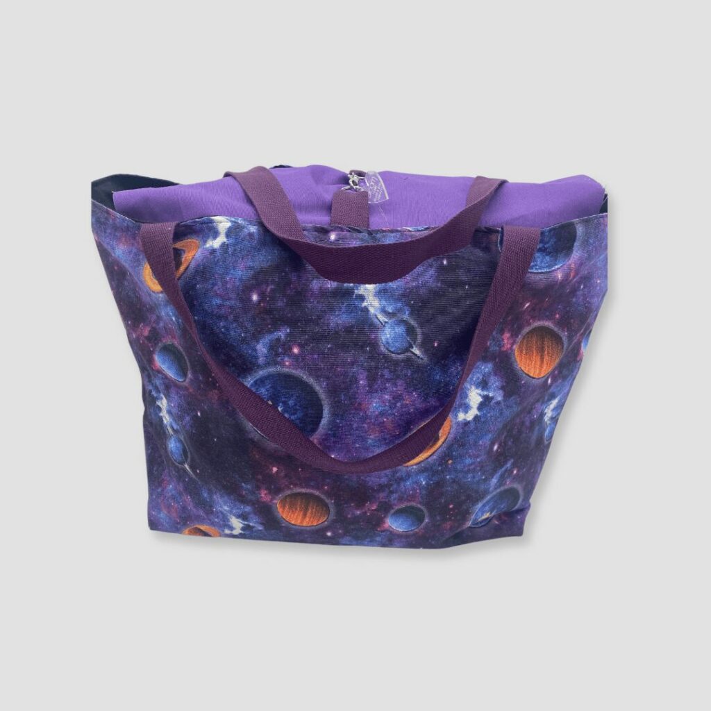 Bolso de loneta con estampado de planetas en color morado